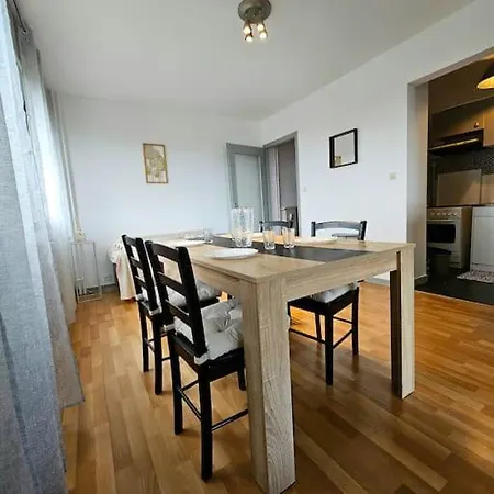Apartment Vue Alpes Et Jura *